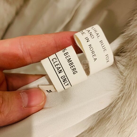 SAGA FOX NORWEGIAN FOX FUR COAT WOMANS Size Medium - Picture 11 of 16